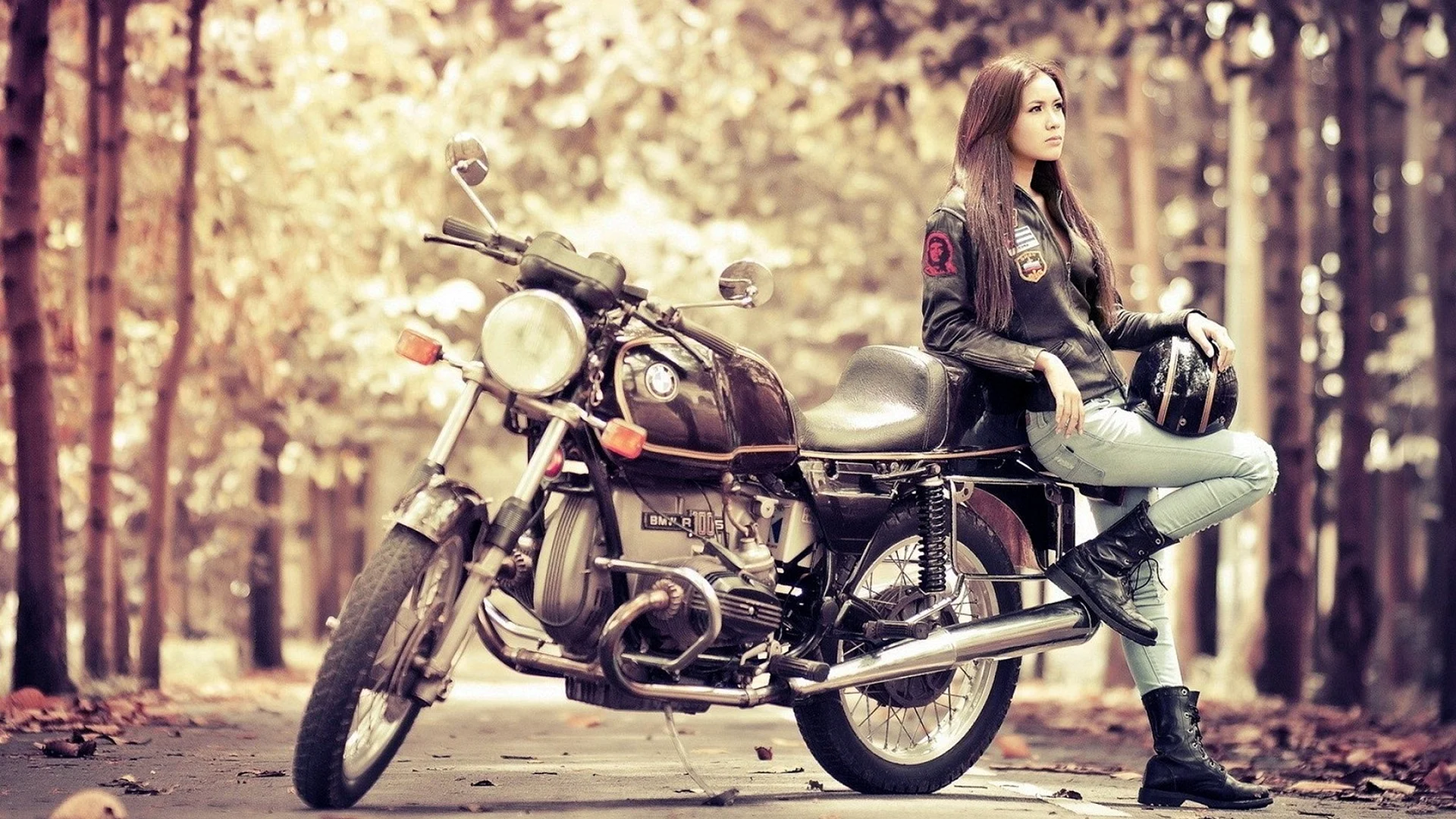 Moto Girl Wallpaper