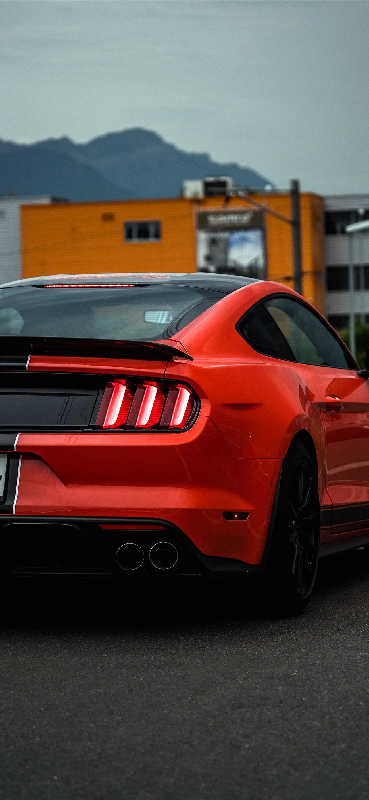 Mustang Rojo Wallpaper for iPhone 13 Pro Max