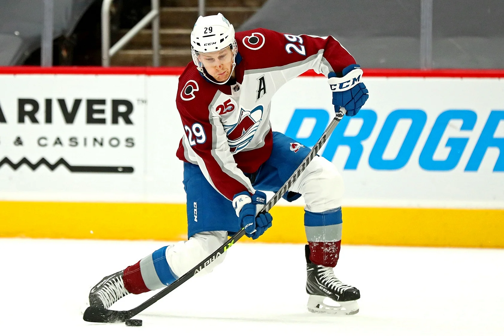 Nathan Mackinnon 2021 Wallpaper