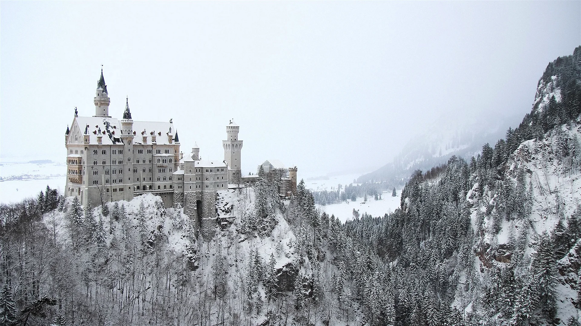 Neuschwanstein Castle Snow Wallpaper