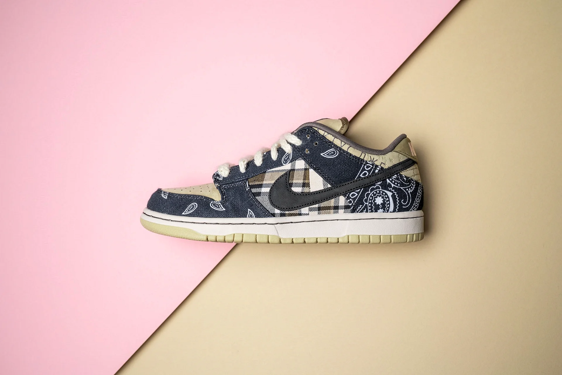 Nike Sb Dunk Low Travis Wallpaper