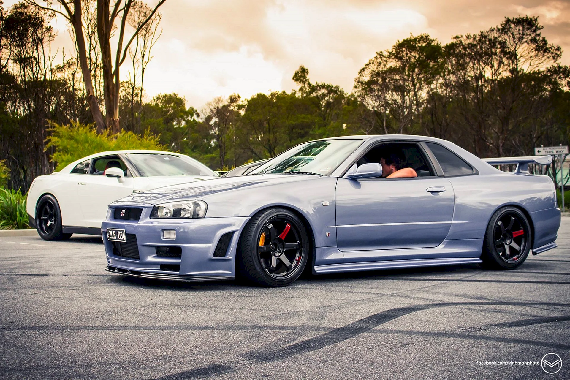 Nissan Skyline R34 Lux Wallpaper