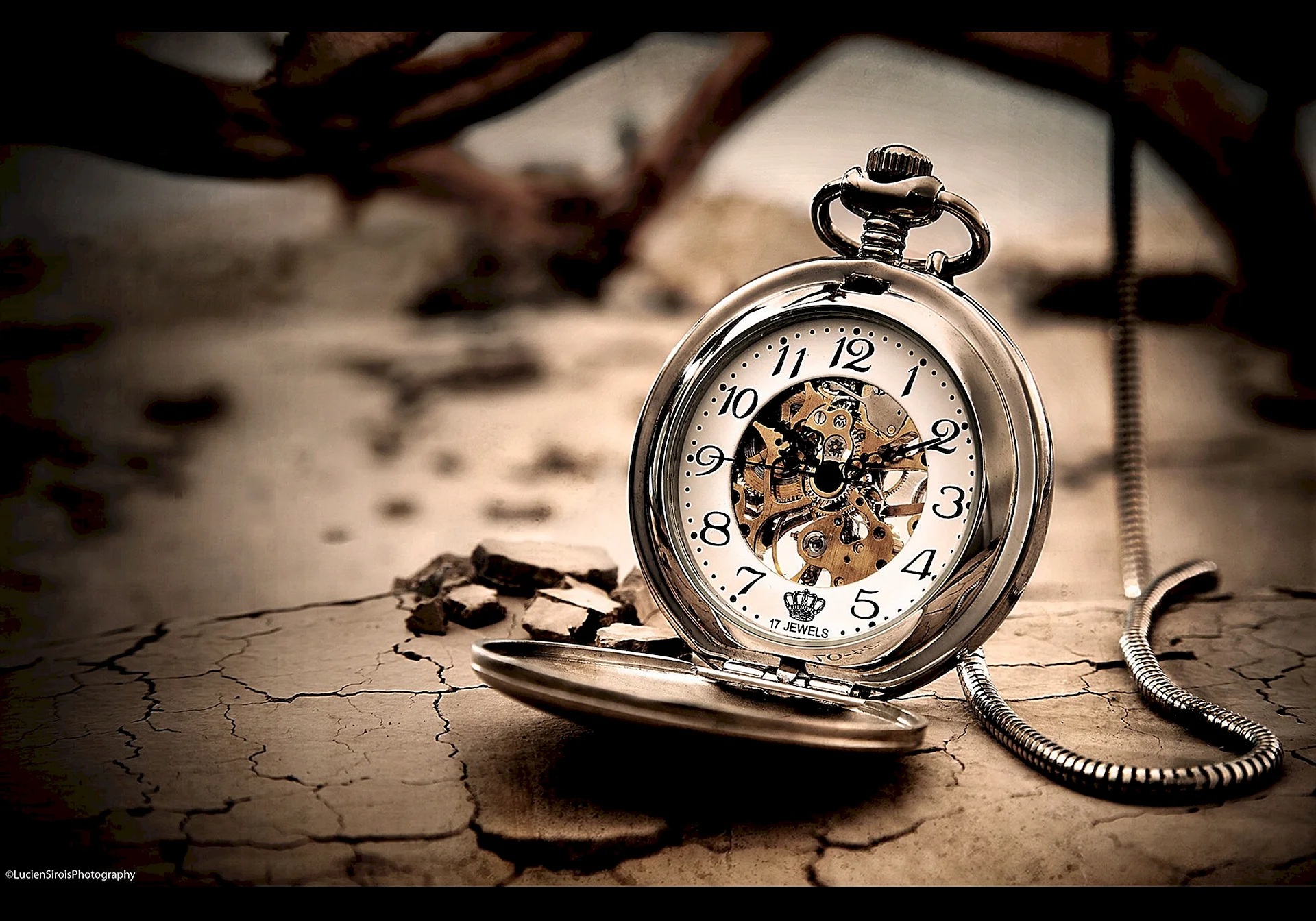 Old watch Wallpaper