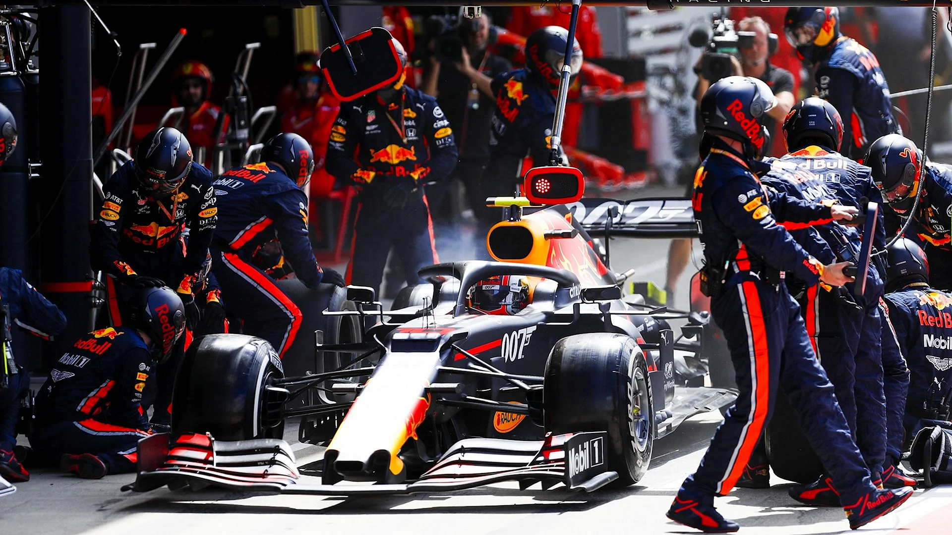 Pitstop Red Bull F1 Wallpaper