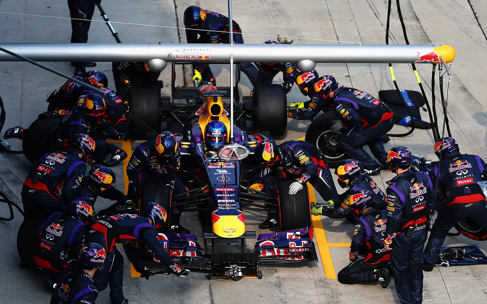 Pitstop Red Bull F1 Wallpaper