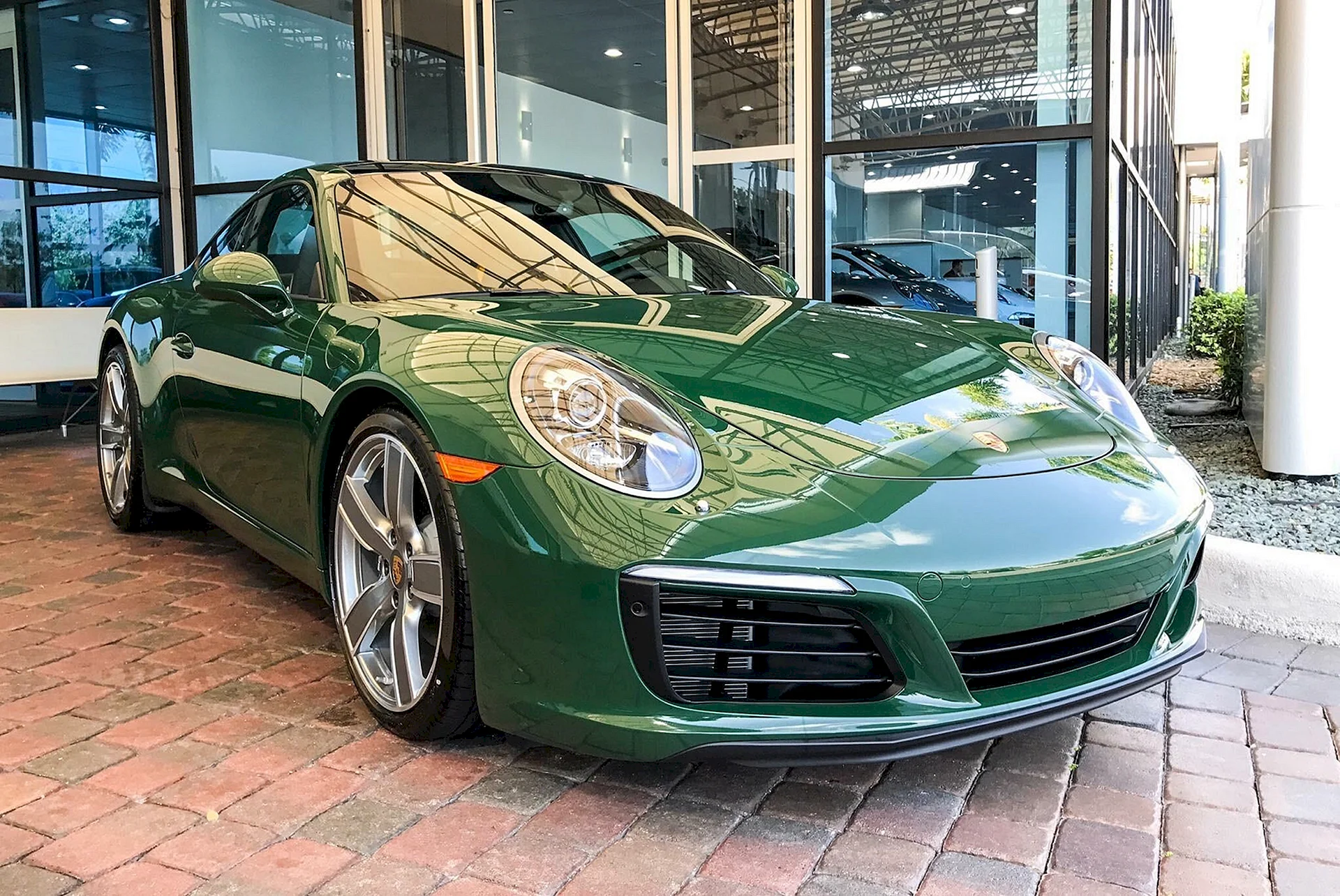 Porsche 911 Green Wallpaper