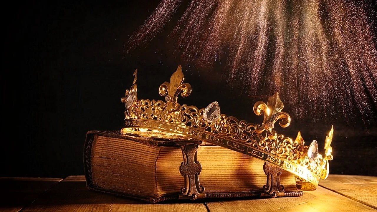 Queen Crown Wallpaper