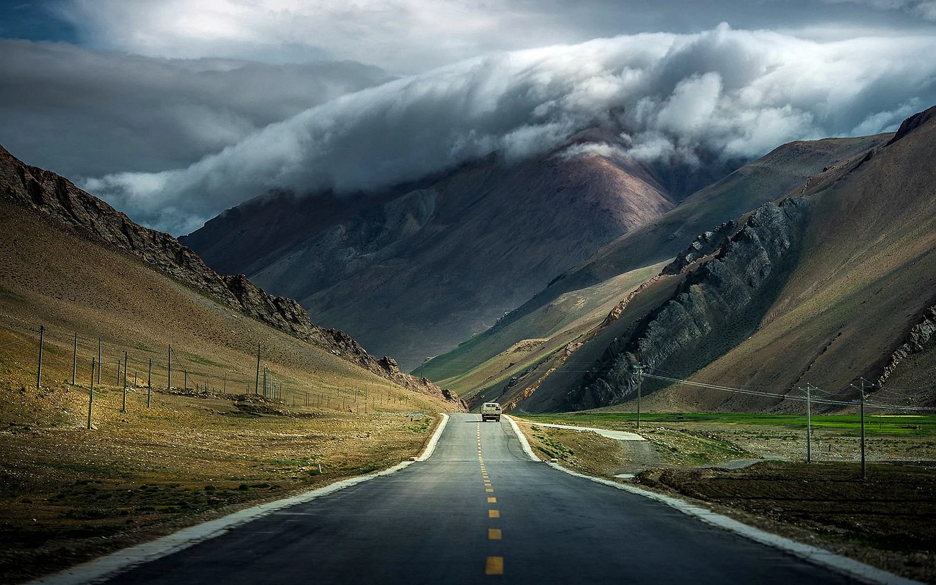 Road To Mountain Wallpaper