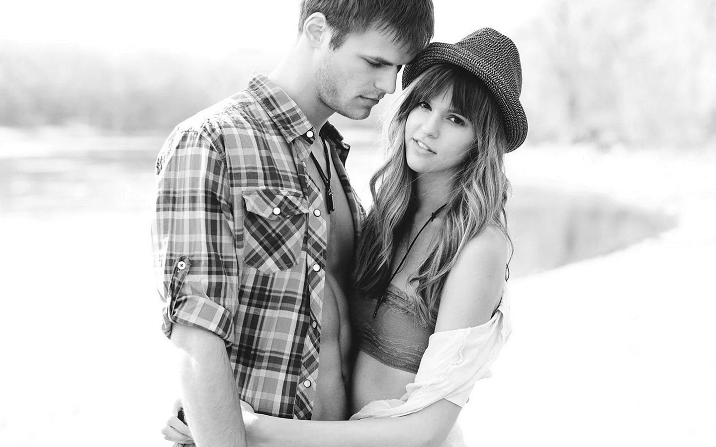 Romantic hug Wallpaper