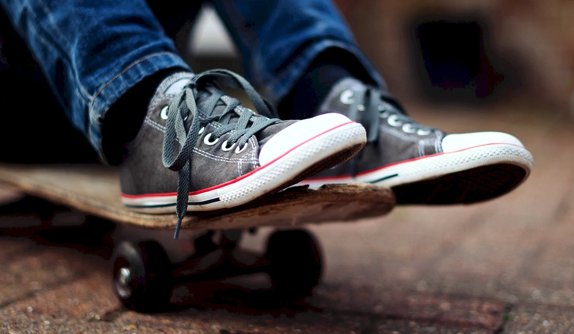 Skateboard Shoes Summer Wallpaper