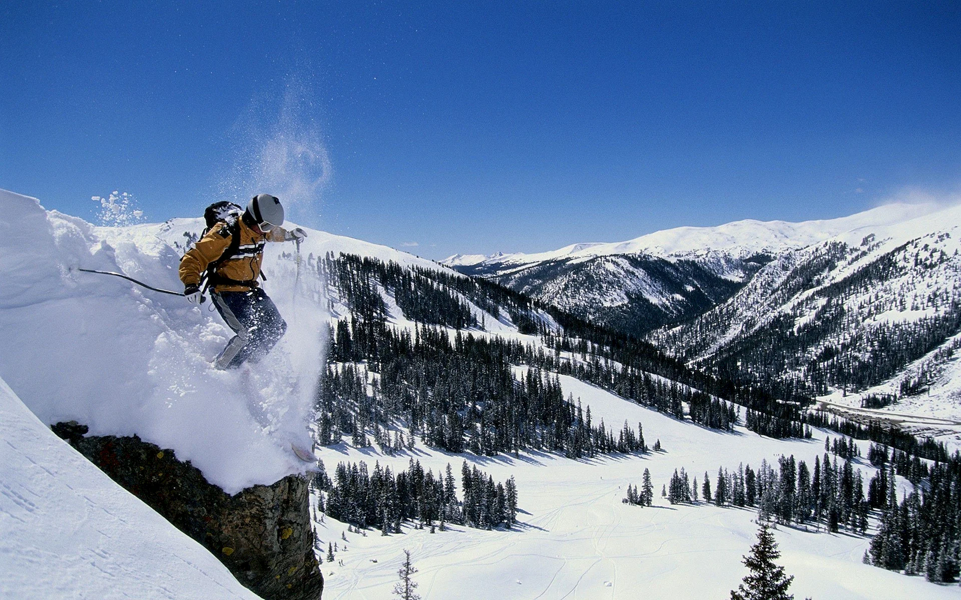 Skiing Wallpaper