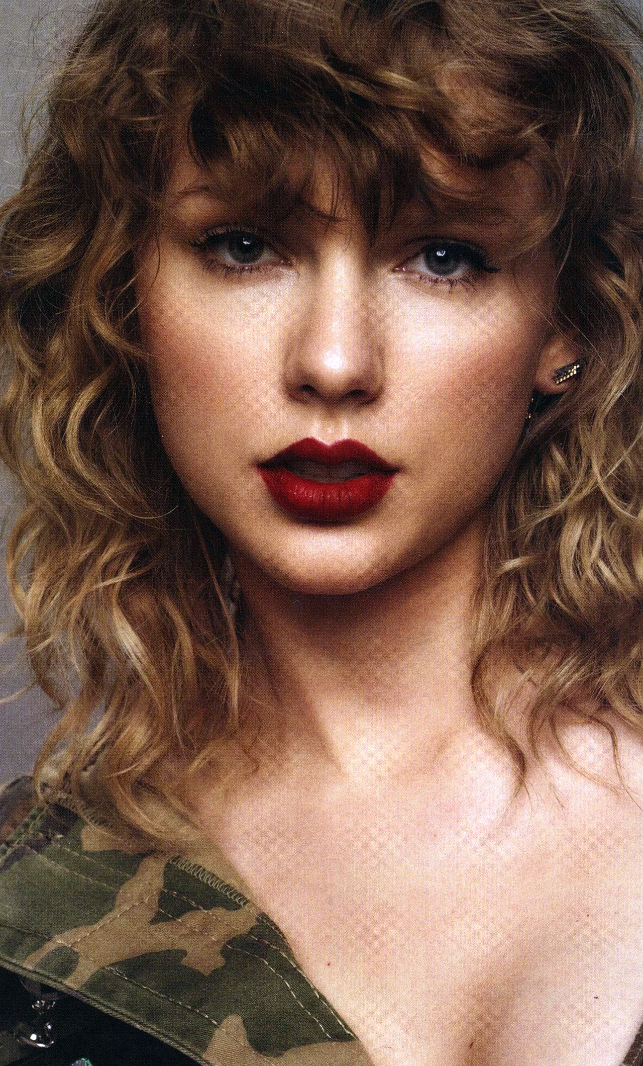 Taylor Swift 4K iPhone Wallpaper For iPhone