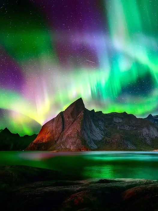 The Northern Lights Aurora Borealis Wallpaper