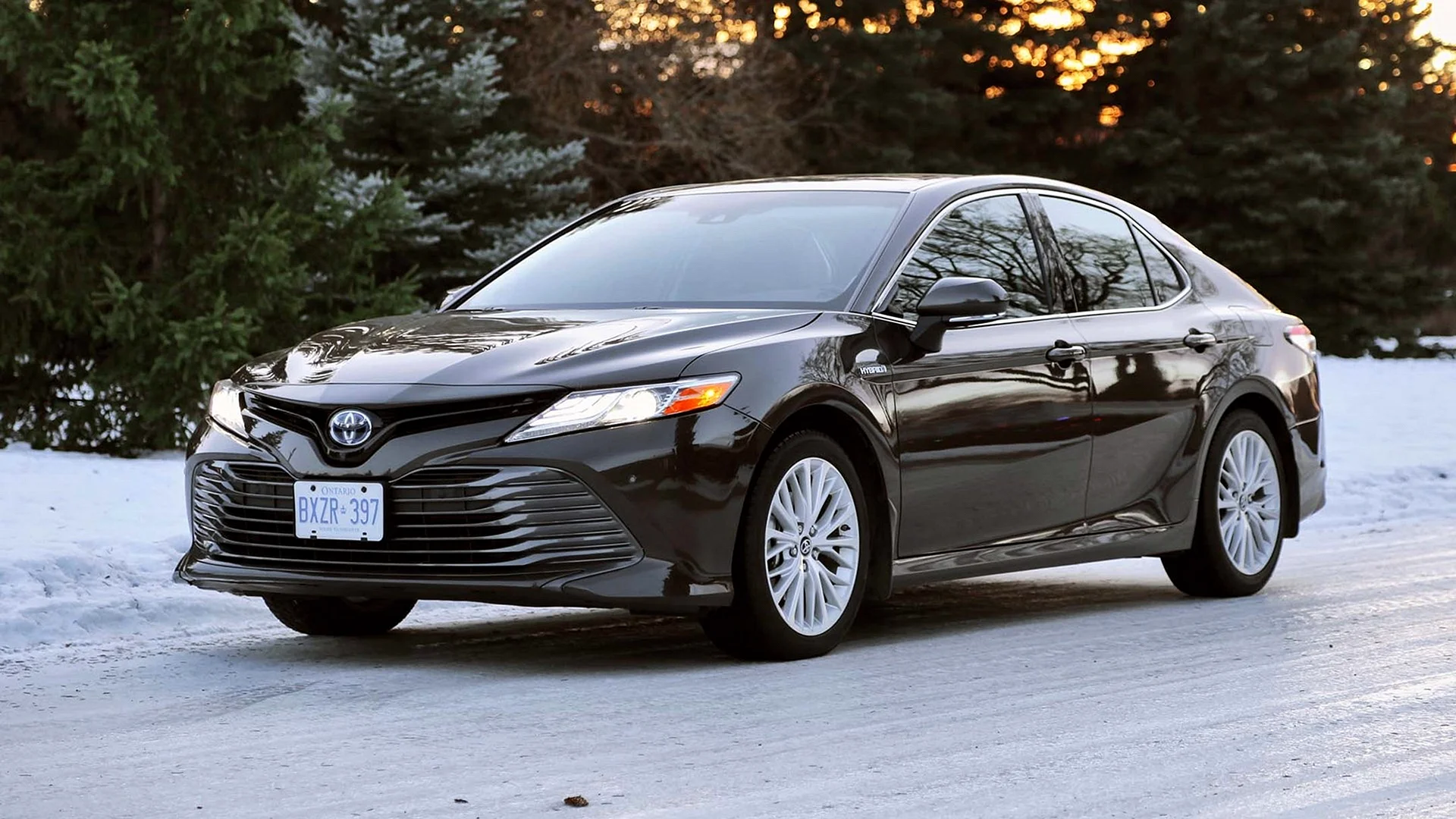 Toyota Camry XLE Wallpaper