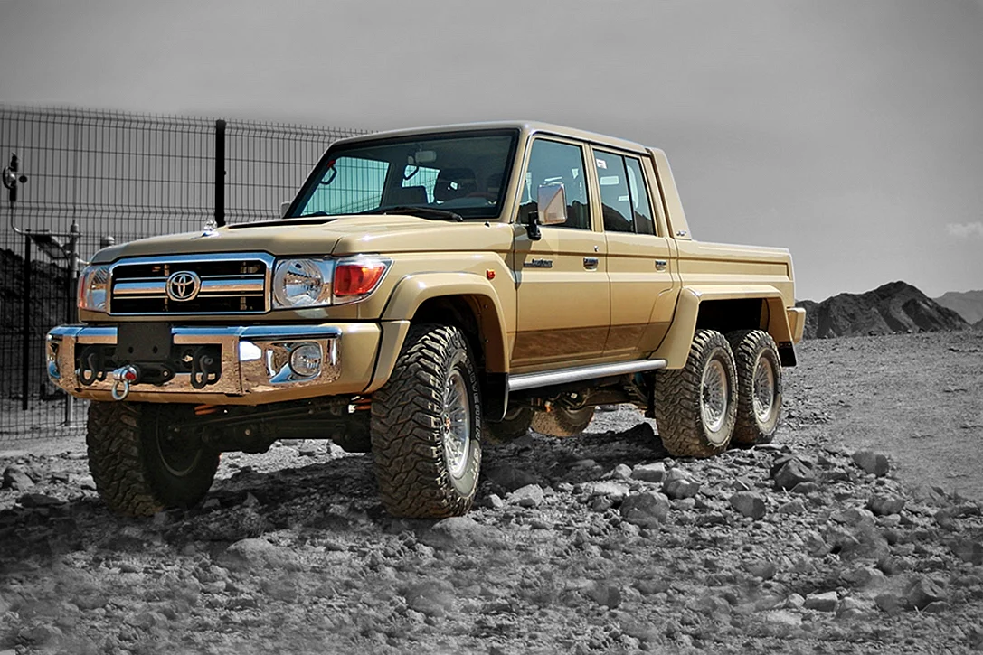 Toyota Land Cruiser 6x6 Wallpaper