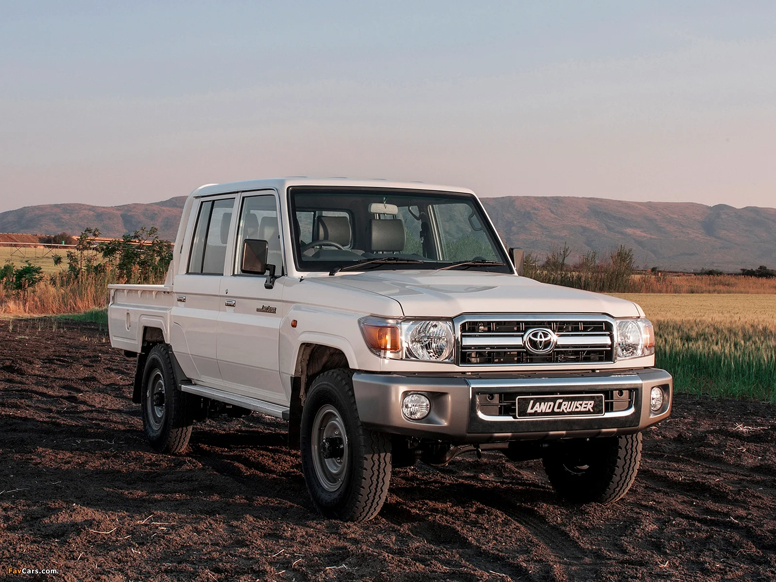 Toyota Land Cruiser 70 Wallpaper