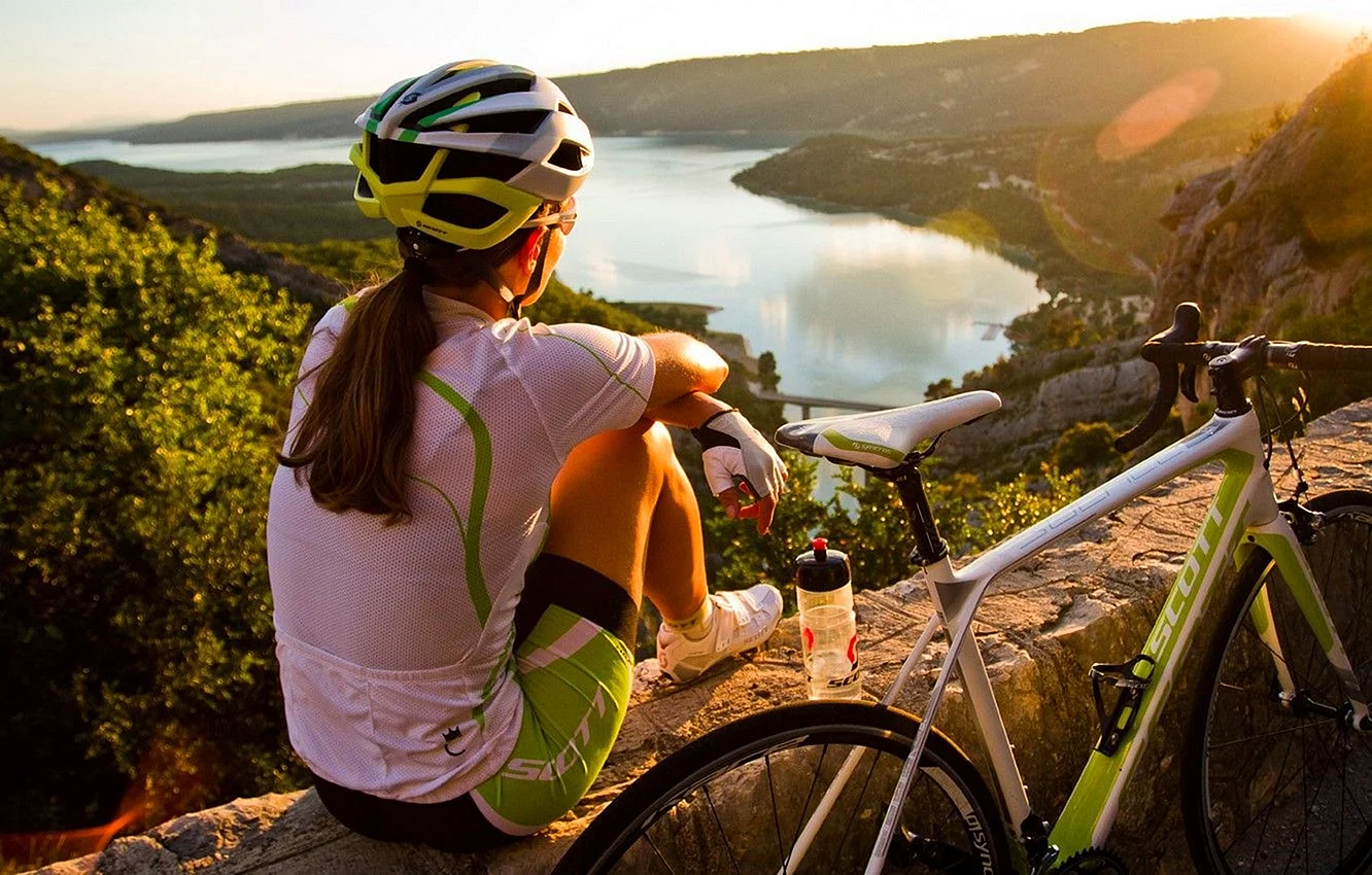 Velo girl Wallpaper