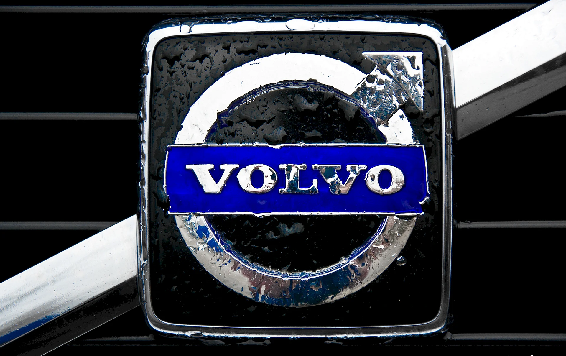 Volvo 145 Logo Wallpaper