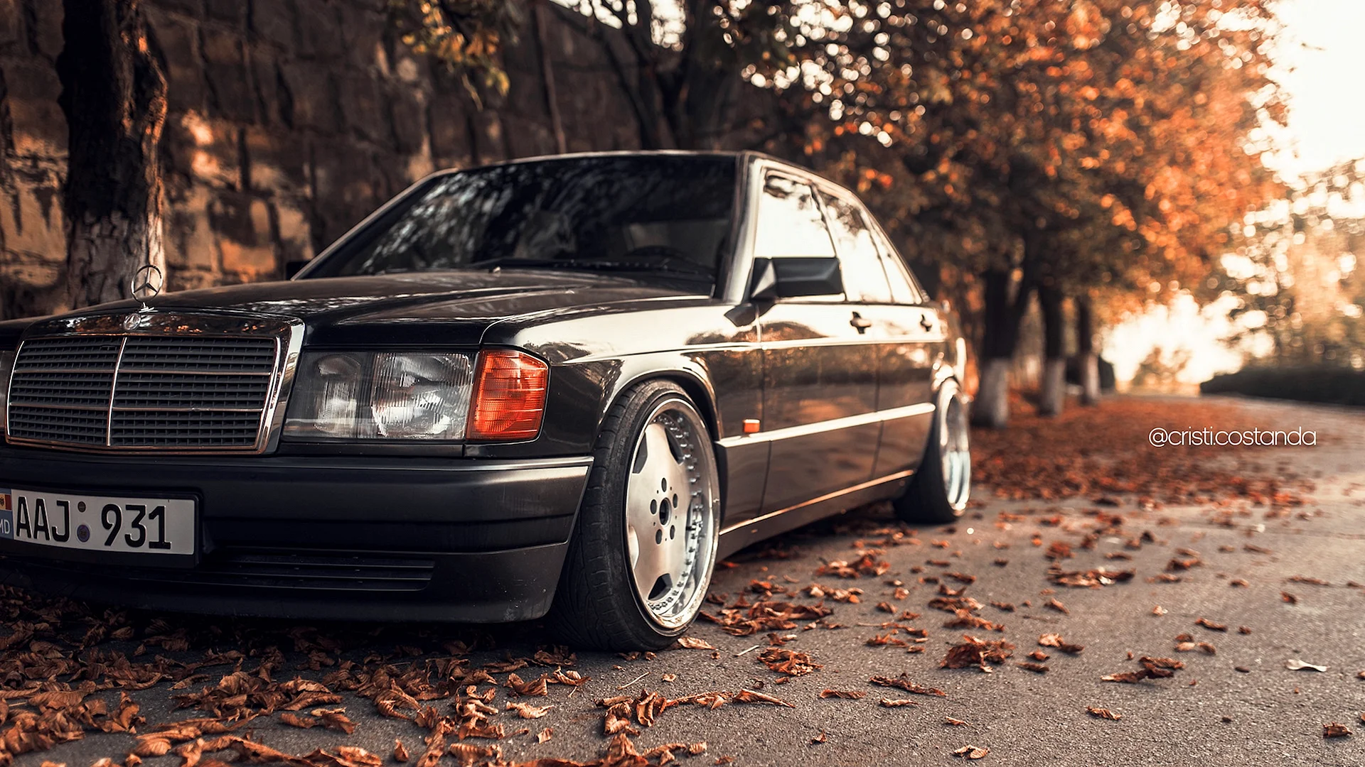 W124 Mercedes Old Wallpaper