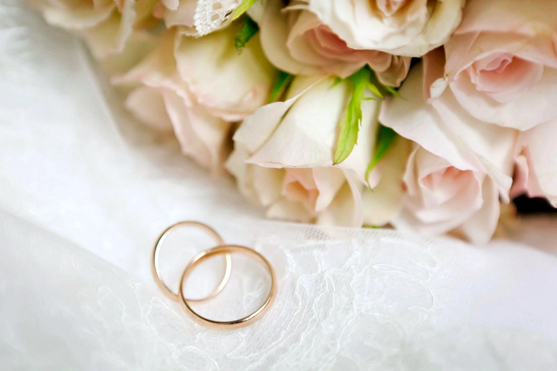Wedding Flowers And Rings Wallpaper