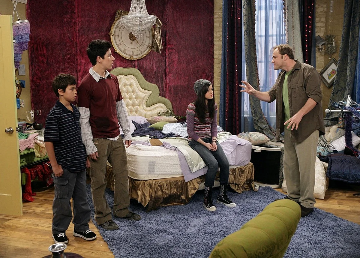 Wizards Of Waverly Place Season 1 Wallpaper