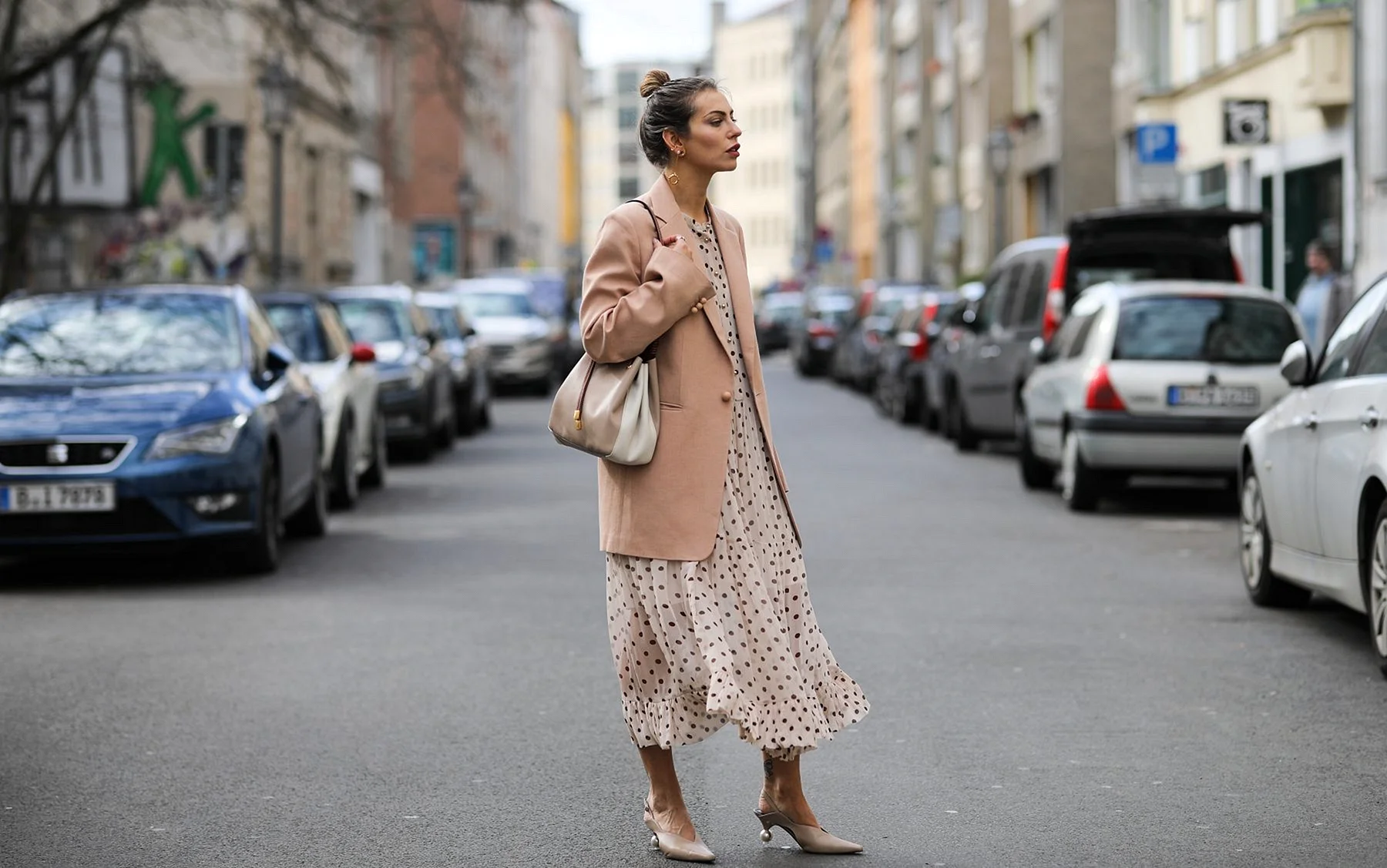 Woman Street Style Wallpaper