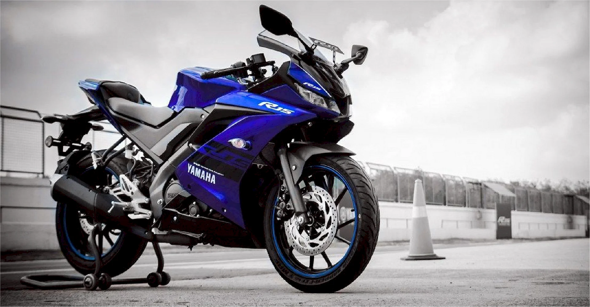 Yamaha Yzf R15 Wallpaper