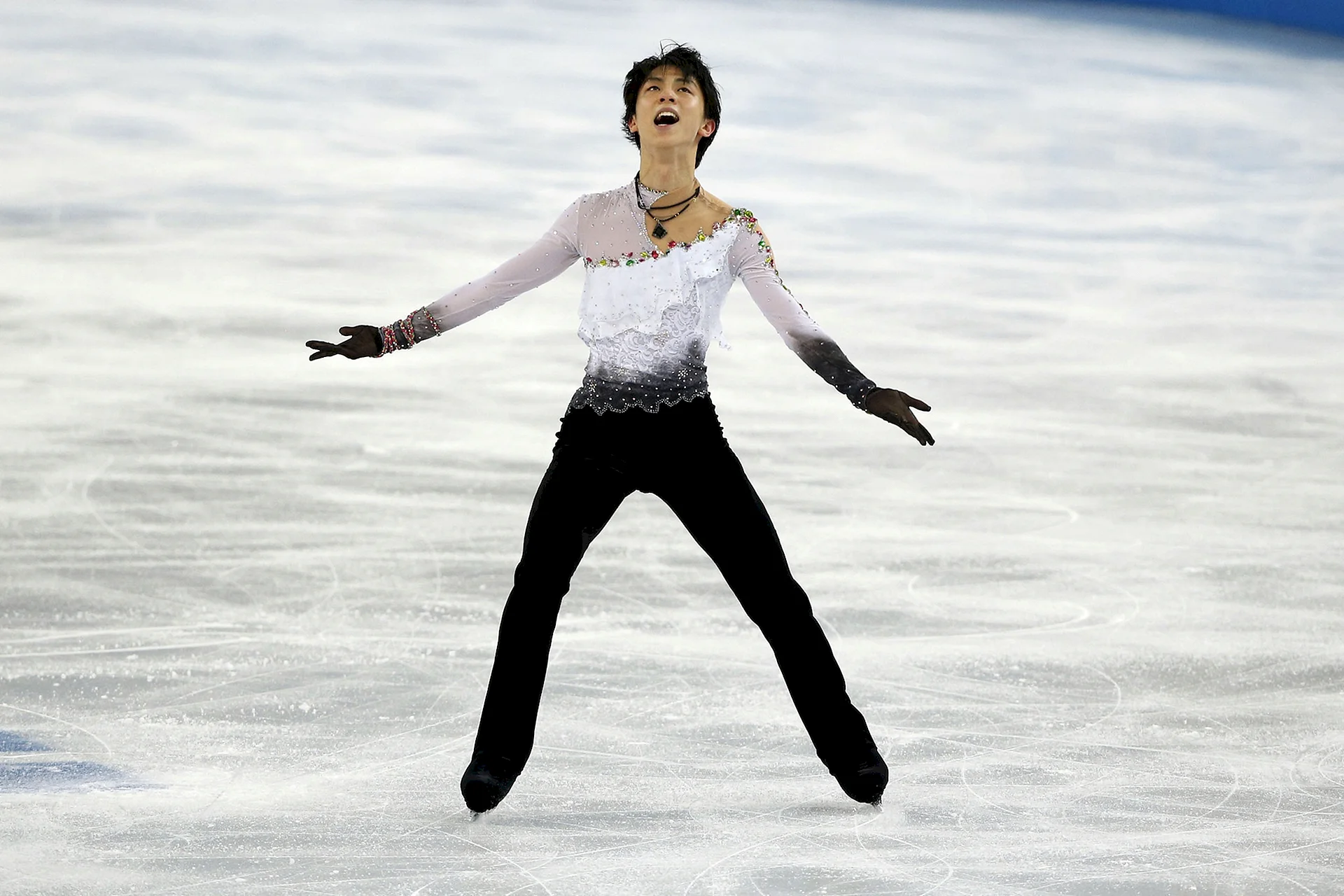 Yuzuru Hanyu Skating Wallpaper